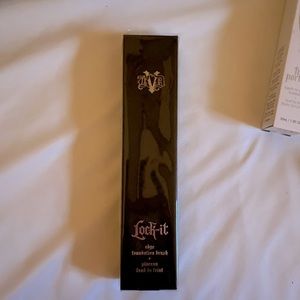 KVD Lock It Foundation Brush